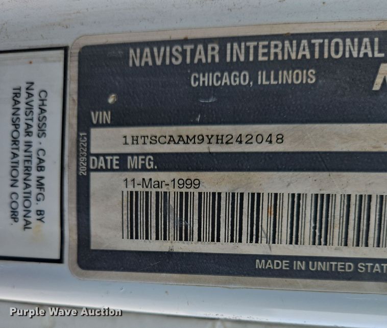 image for item DP6324 2000 International 4700 flatbed truck