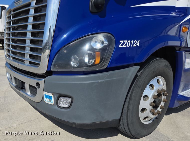 image for item DP6325 2018 Freightliner Cascadia Evolution semi truck