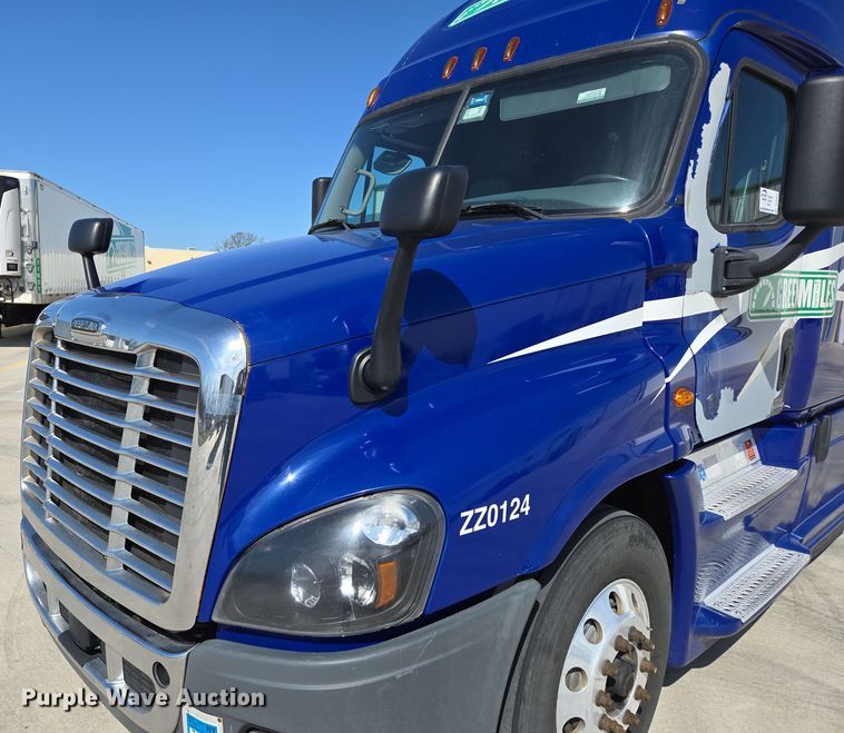 image for item DP6325 2018 Freightliner Cascadia Evolution semi truck