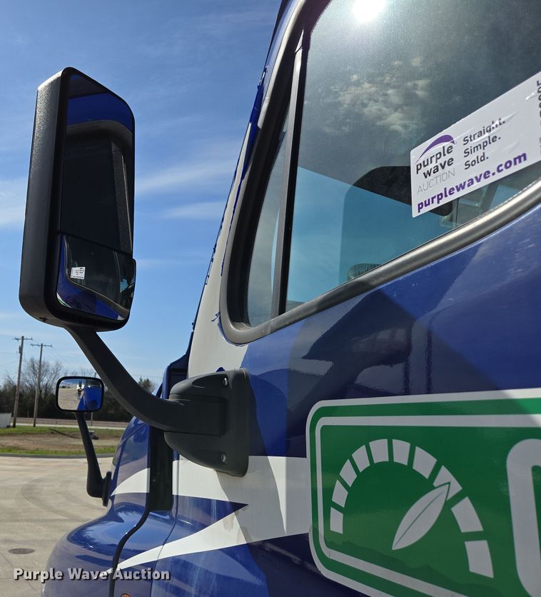 image for item DP6325 2018 Freightliner Cascadia Evolution semi truck