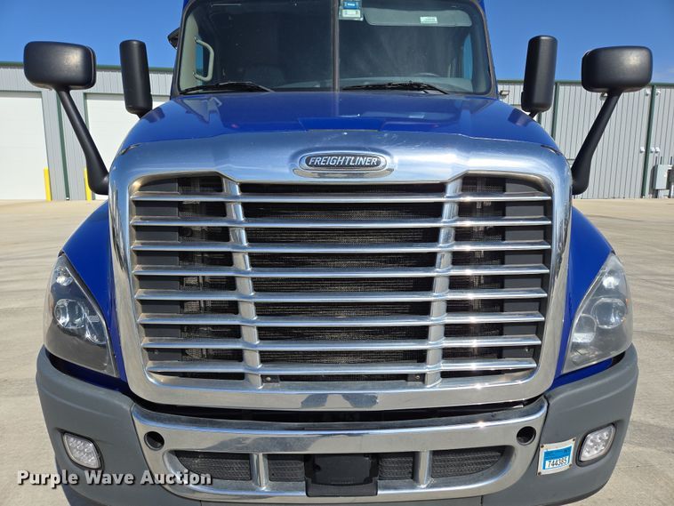 image for item DP6325 2018 Freightliner Cascadia Evolution semi truck