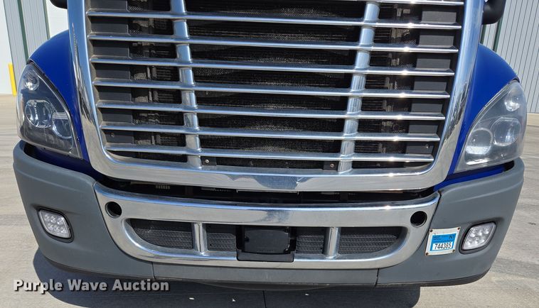 image for item DP6325 2018 Freightliner Cascadia Evolution semi truck
