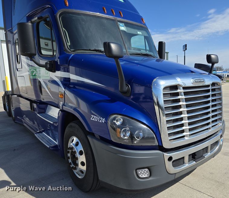 image for item DP6325 2018 Freightliner Cascadia Evolution semi truck