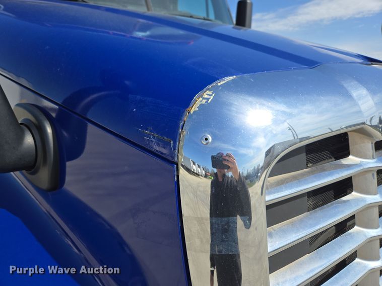 image for item DP6325 2018 Freightliner Cascadia Evolution semi truck