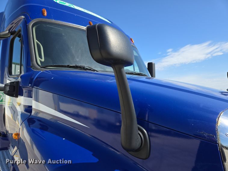 image for item DP6325 2018 Freightliner Cascadia Evolution semi truck