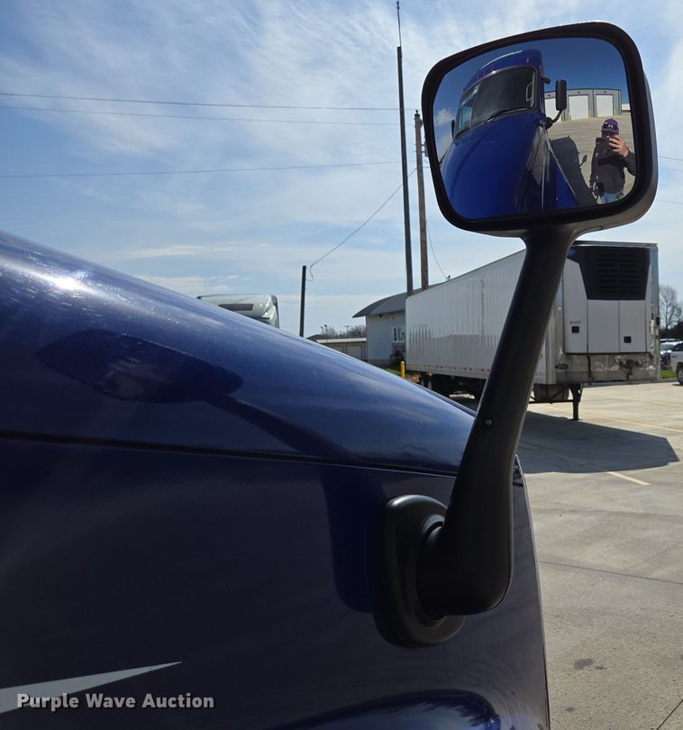 image for item DP6325 2018 Freightliner Cascadia Evolution semi truck