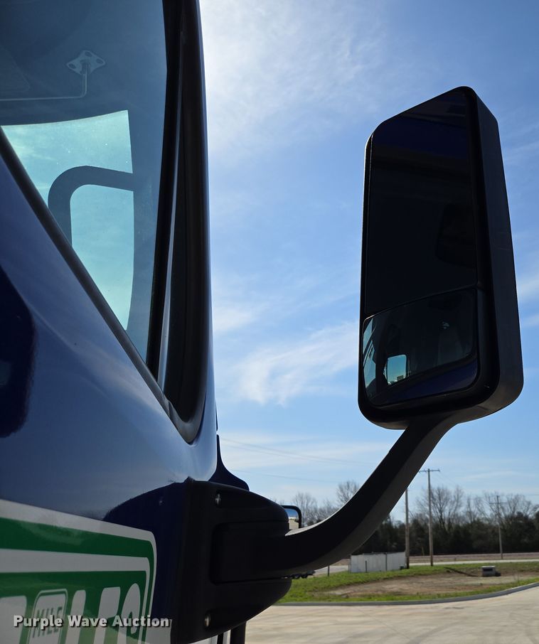 image for item DP6325 2018 Freightliner Cascadia Evolution semi truck