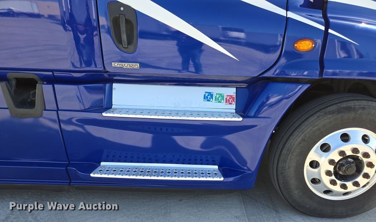 image for item DP6325 2018 Freightliner Cascadia Evolution semi truck