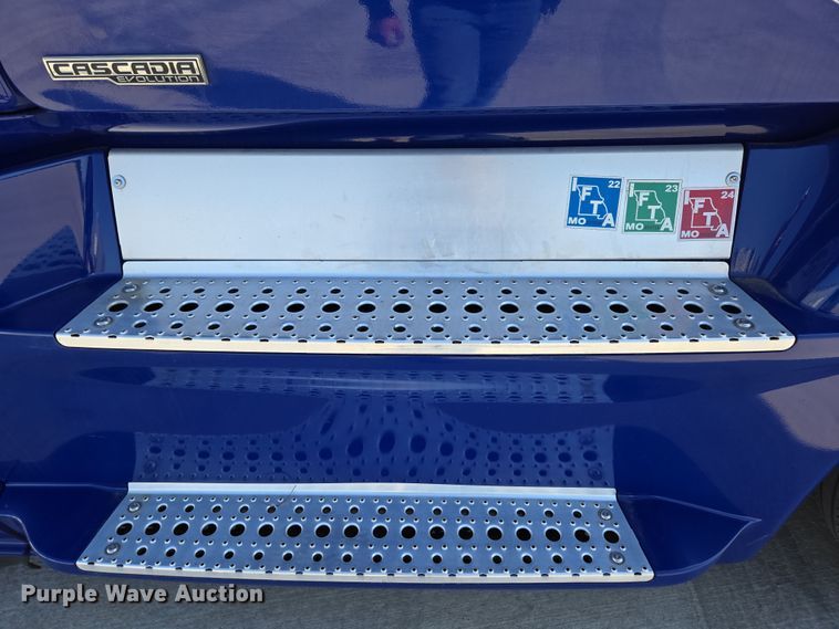 image for item DP6325 2018 Freightliner Cascadia Evolution semi truck