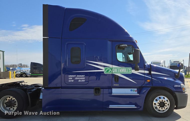image for item DP6325 2018 Freightliner Cascadia Evolution semi truck