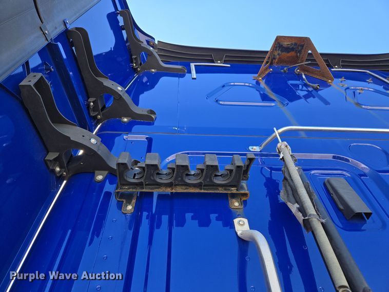 image for item DP6325 2018 Freightliner Cascadia Evolution semi truck