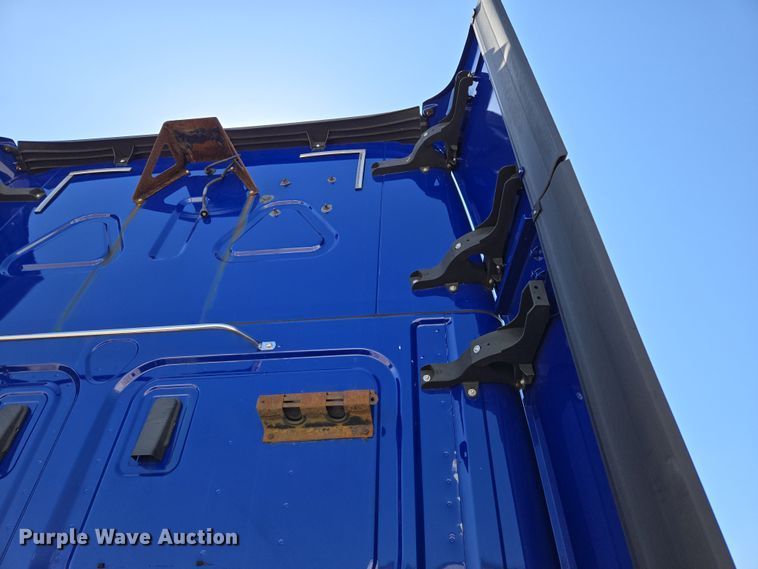 image for item DP6325 2018 Freightliner Cascadia Evolution semi truck