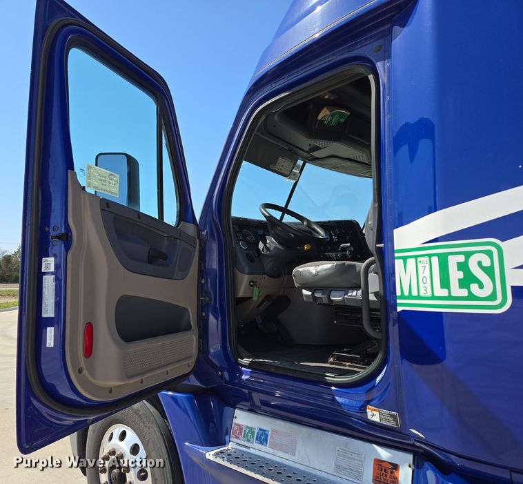 image for item DP6325 2018 Freightliner Cascadia Evolution semi truck