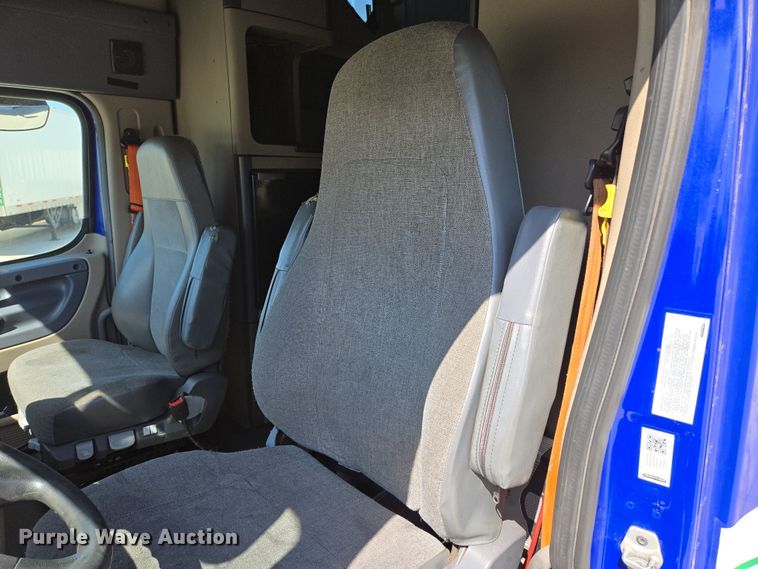 image for item DP6325 2018 Freightliner Cascadia Evolution semi truck