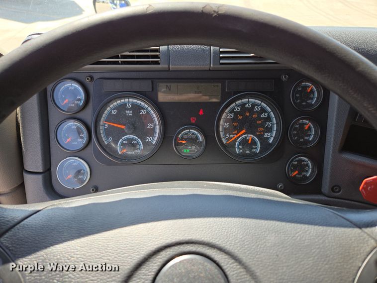 image for item DP6325 2018 Freightliner Cascadia Evolution semi truck