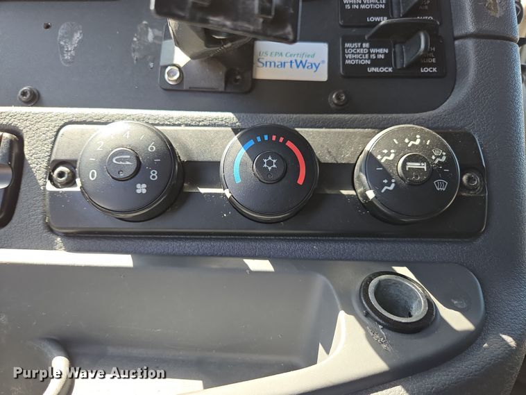 image for item DP6325 2018 Freightliner Cascadia Evolution semi truck