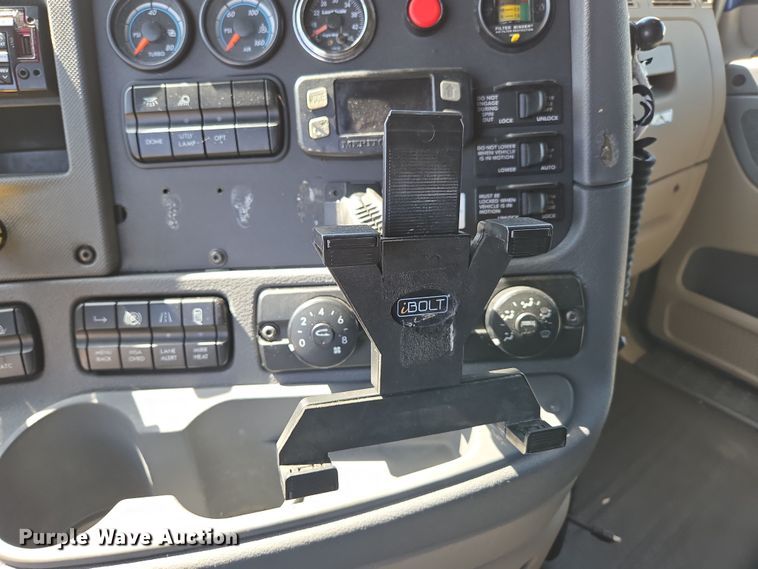 image for item DP6325 2018 Freightliner Cascadia Evolution semi truck