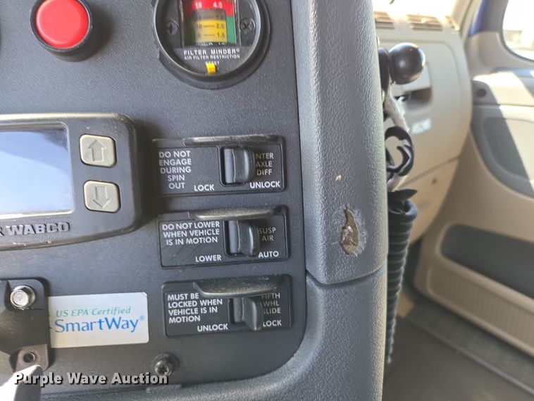 image for item DP6325 2018 Freightliner Cascadia Evolution semi truck