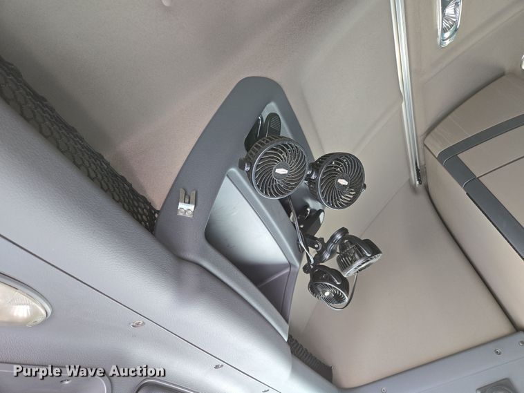 image for item DP6325 2018 Freightliner Cascadia Evolution semi truck