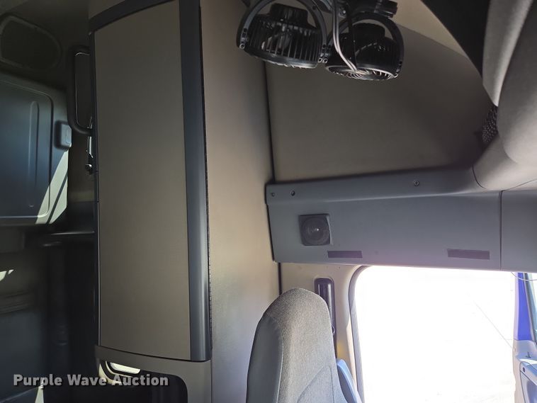 image for item DP6325 2018 Freightliner Cascadia Evolution semi truck