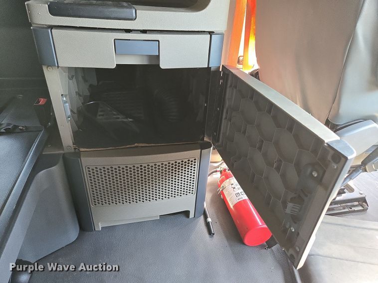 image for item DP6325 2018 Freightliner Cascadia Evolution semi truck