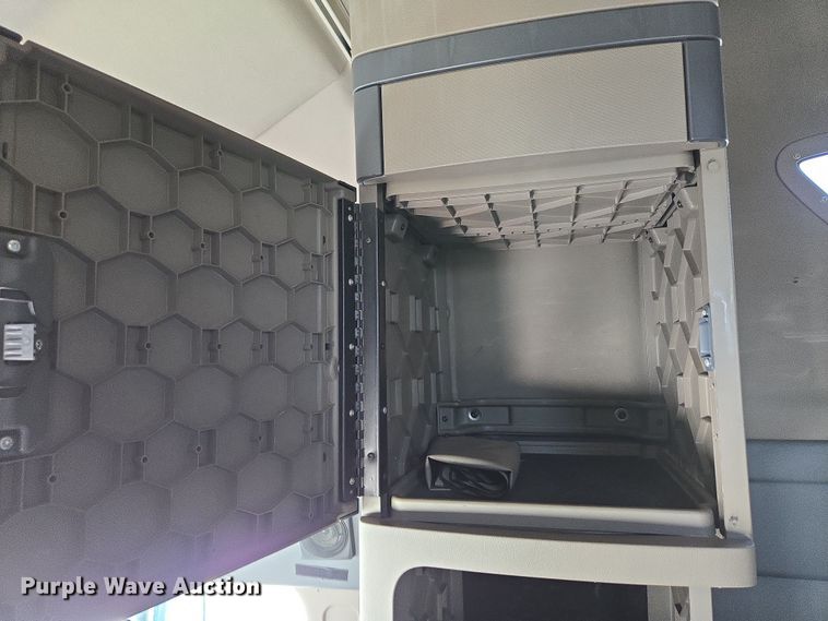 image for item DP6325 2018 Freightliner Cascadia Evolution semi truck