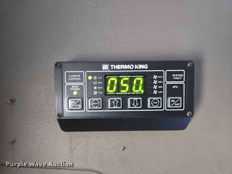 image for item DP6325 2018 Freightliner Cascadia Evolution semi truck