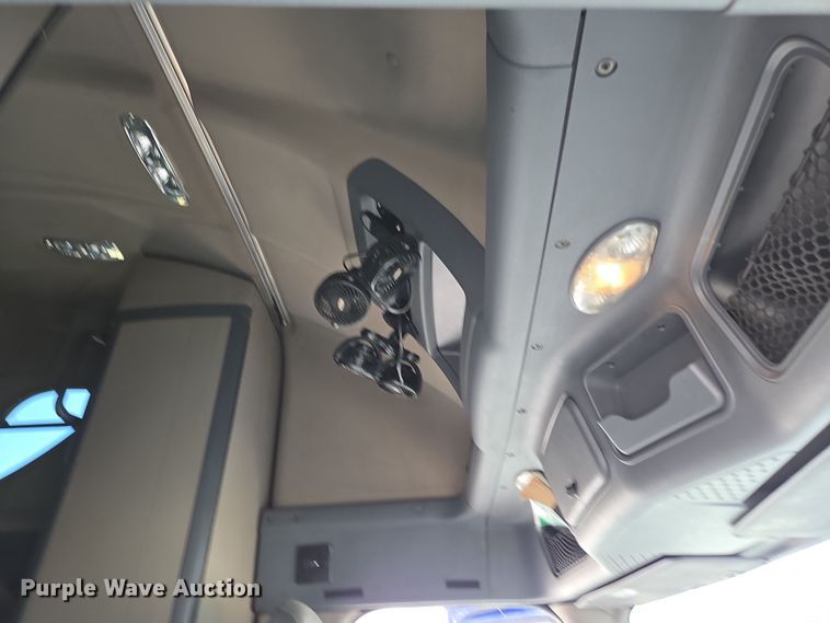 image for item DP6325 2018 Freightliner Cascadia Evolution semi truck