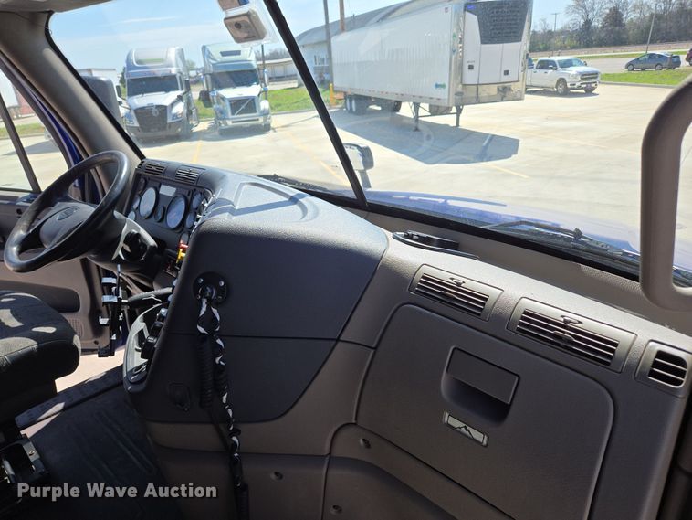 image for item DP6325 2018 Freightliner Cascadia Evolution semi truck