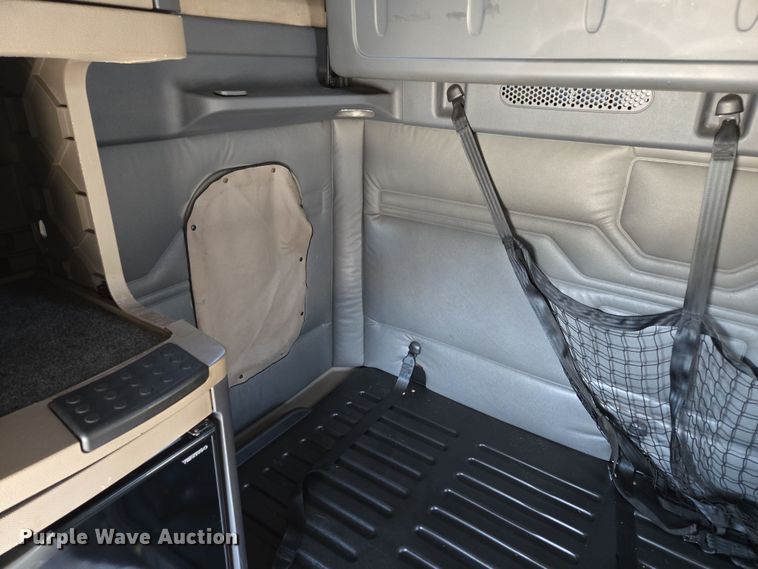 image for item DP6325 2018 Freightliner Cascadia Evolution semi truck