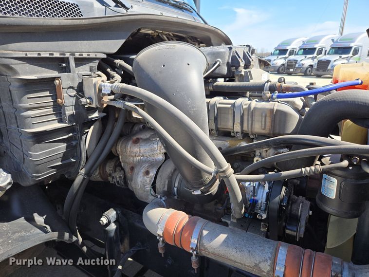 image for item DP6325 2018 Freightliner Cascadia Evolution semi truck