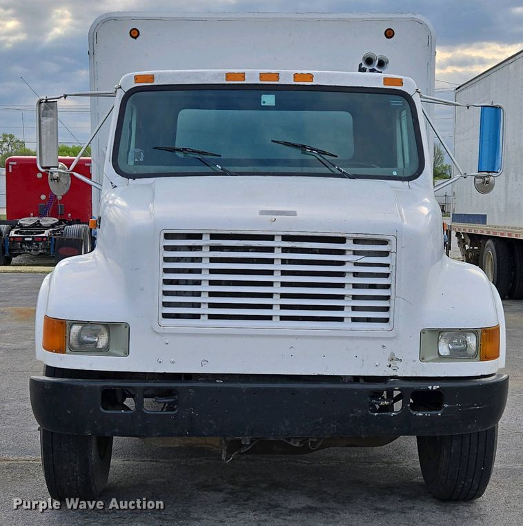 image for item DP6327 1999 International 4700 delivery truck
