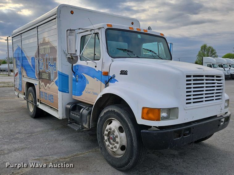 image for item DP6327 1999 International 4700 delivery truck