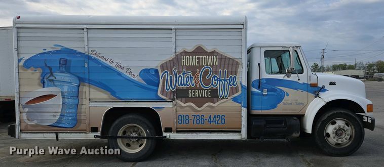 image for item DP6327 1999 International 4700 delivery truck