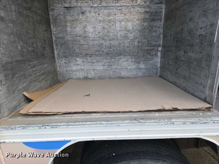 image for item DP6327 1999 International 4700 delivery truck