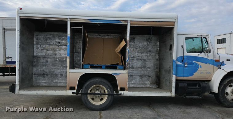 image for item DP6327 1999 International 4700 delivery truck