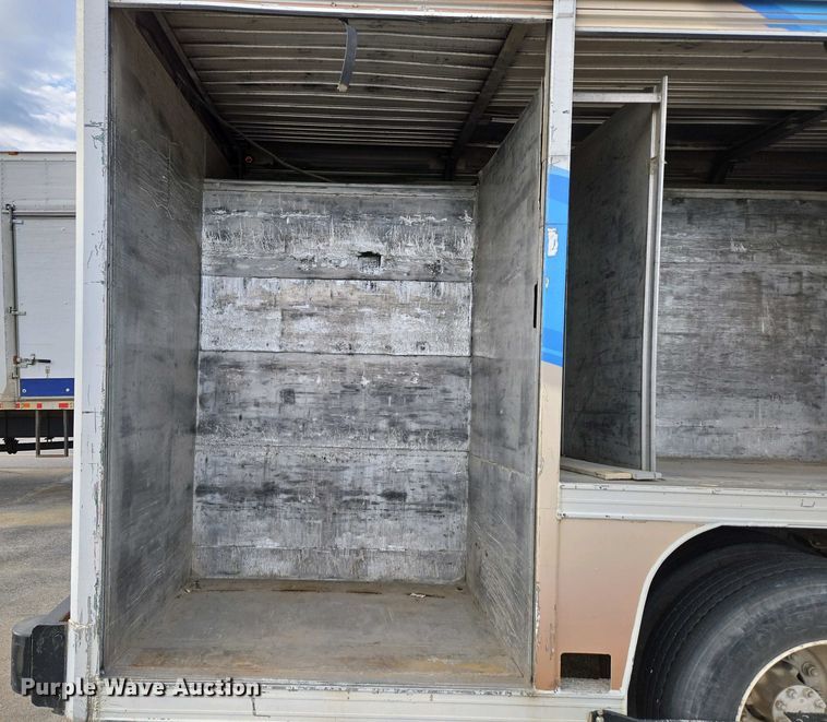 image for item DP6327 1999 International 4700 delivery truck