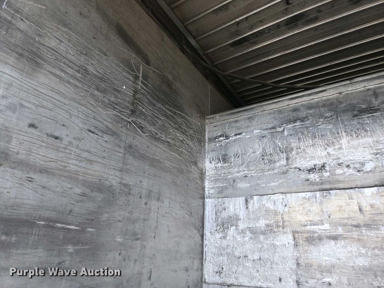 image for item DP6327 1999 International 4700 delivery truck