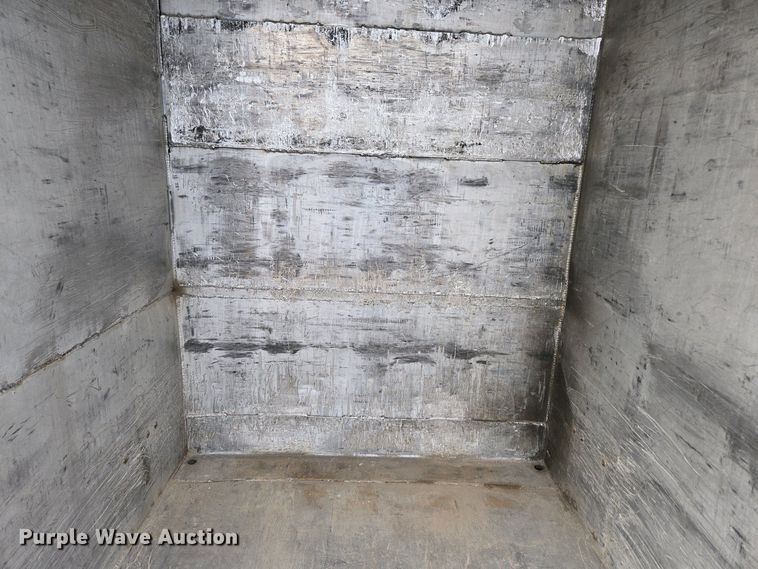 image for item DP6327 1999 International 4700 delivery truck