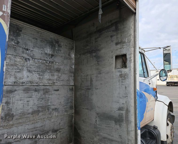 image for item DP6327 1999 International 4700 delivery truck