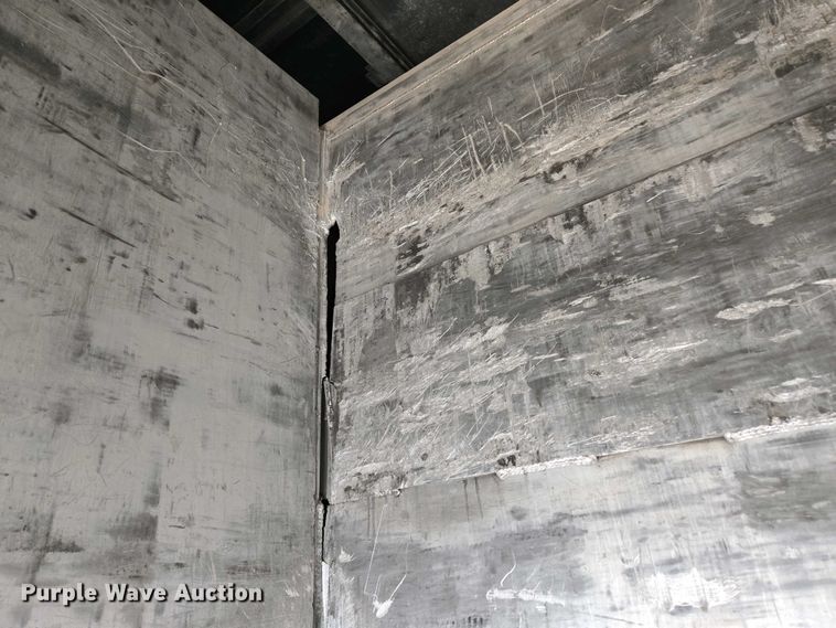 image for item DP6327 1999 International 4700 delivery truck