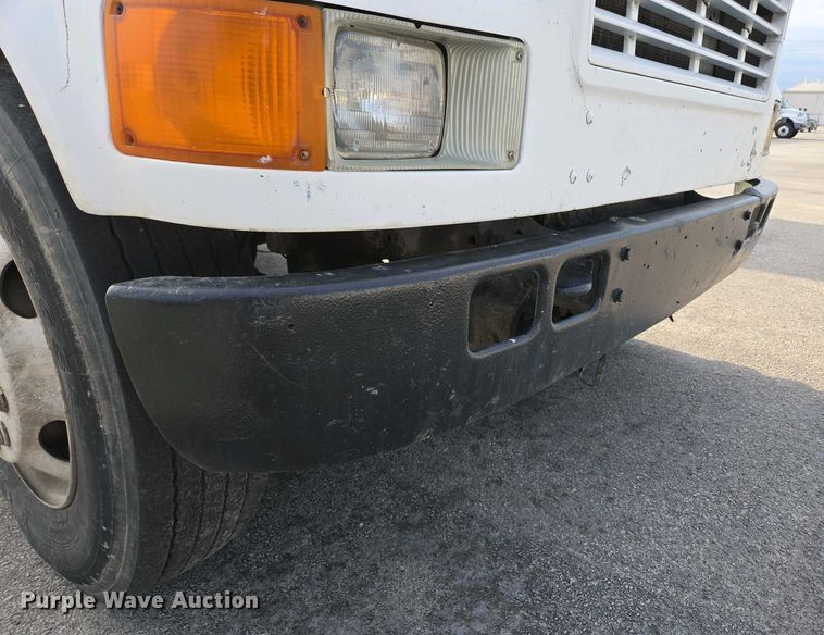 image for item DP6327 1999 International 4700 delivery truck