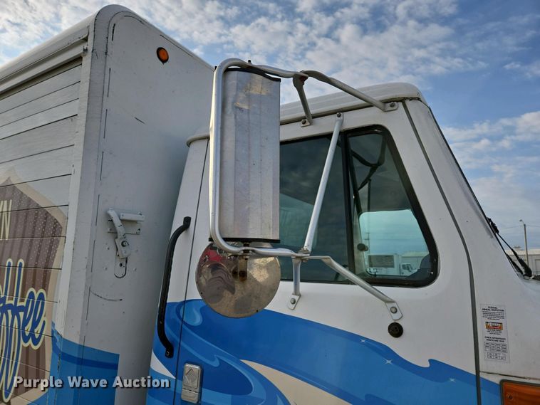 image for item DP6327 1999 International 4700 delivery truck