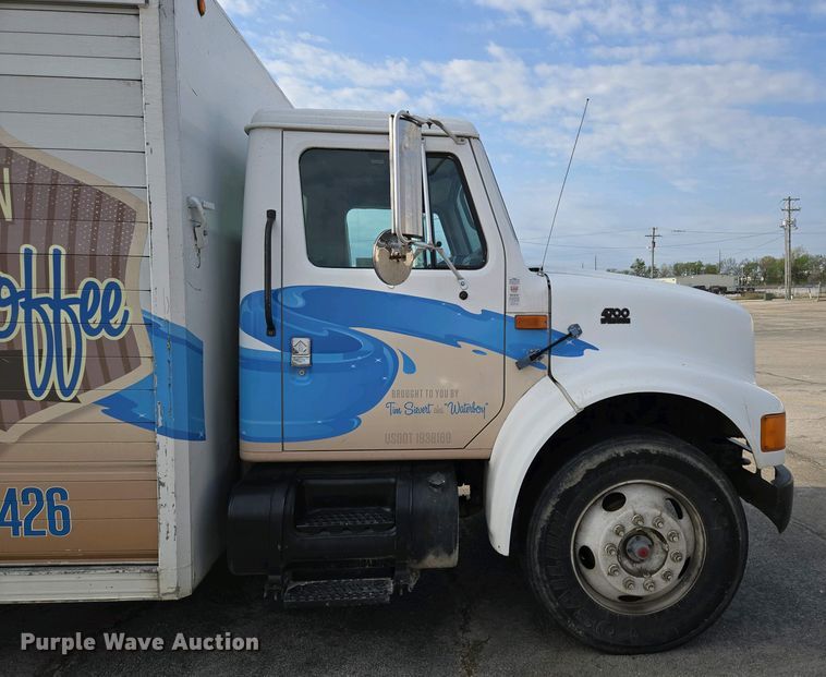 image for item DP6327 1999 International 4700 delivery truck