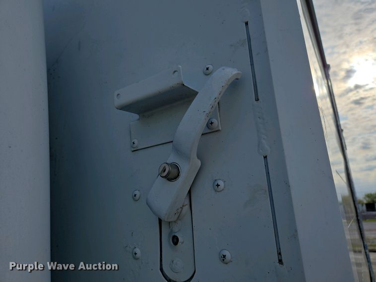 image for item DP6327 1999 International 4700 delivery truck