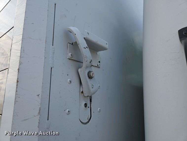 image for item DP6327 1999 International 4700 delivery truck