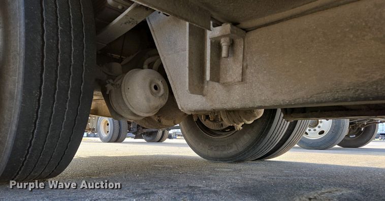 image for item DP6327 1999 International 4700 delivery truck