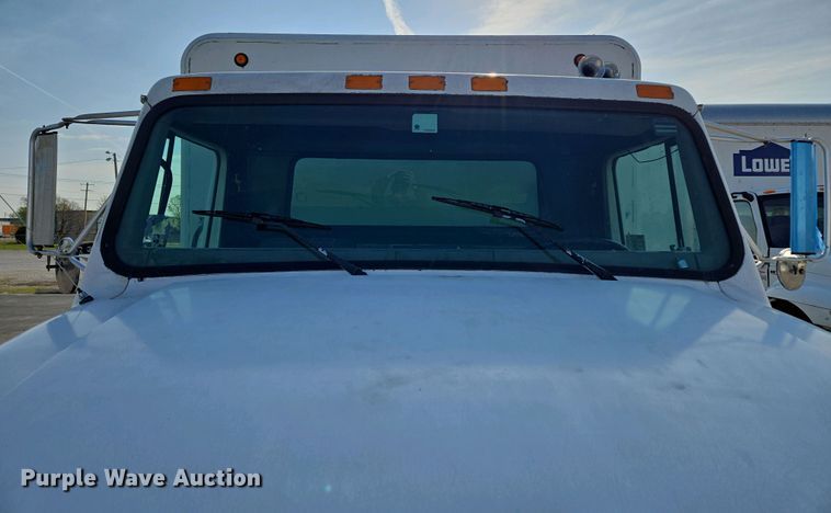 image for item DP6327 1999 International 4700 delivery truck