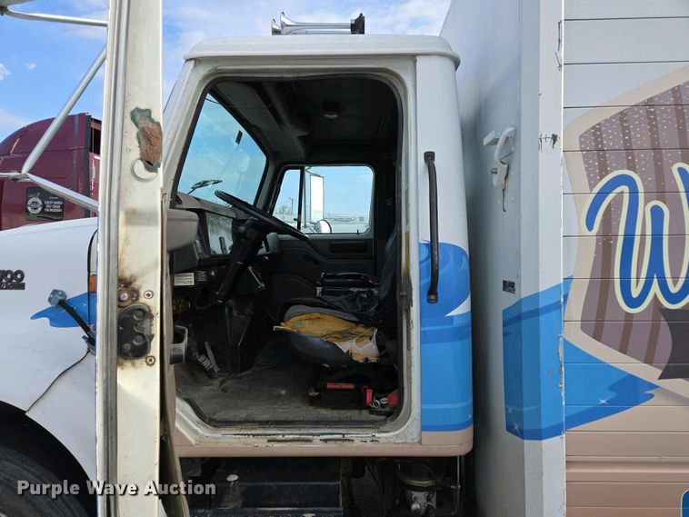 image for item DP6327 1999 International 4700 delivery truck