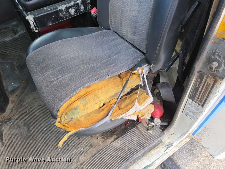 image for item DP6327 1999 International 4700 delivery truck